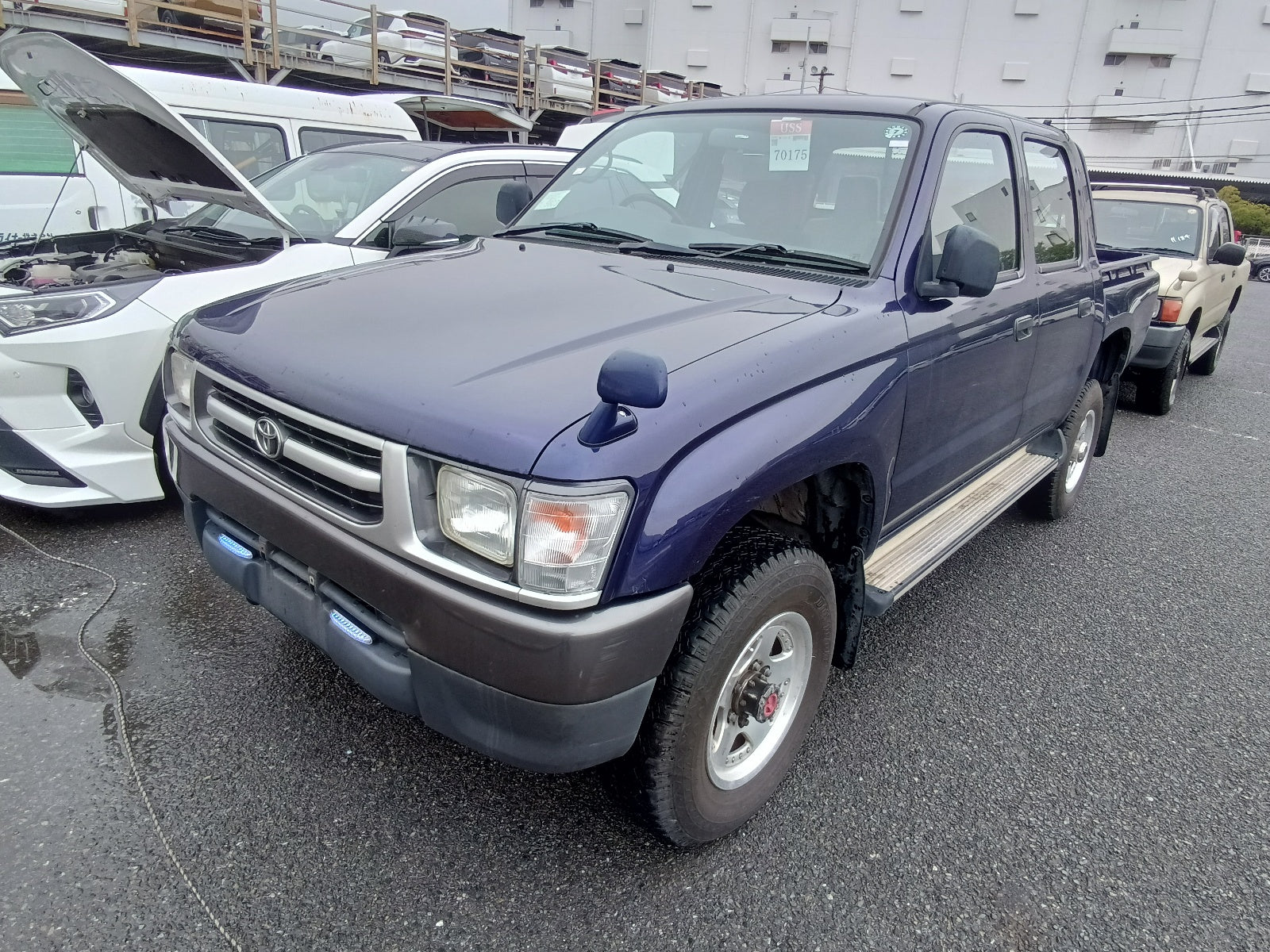 TOYOTA HILUX 2004 NAVY BLUE