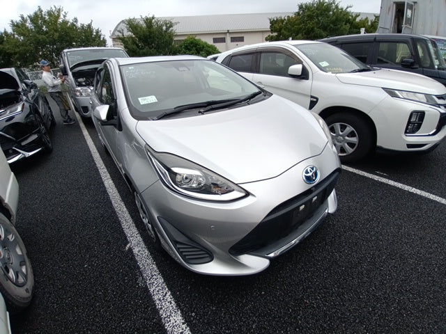 TOYOTA AQUA 2020 SILVER S Style Black