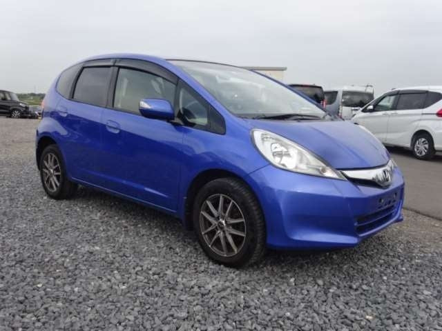 HONDA FIT-4WD 15XHFA IN STYLE -2013