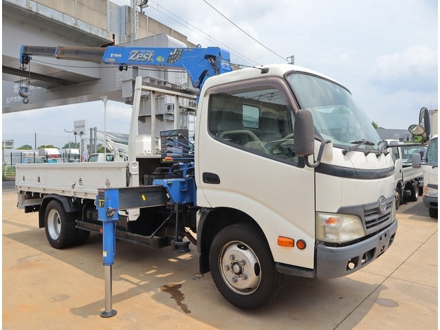 HINO DUTRO-CRANE ATTACHING -2010