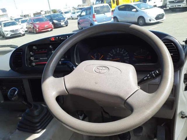 TOYOTA COROLLA COASTER 2005