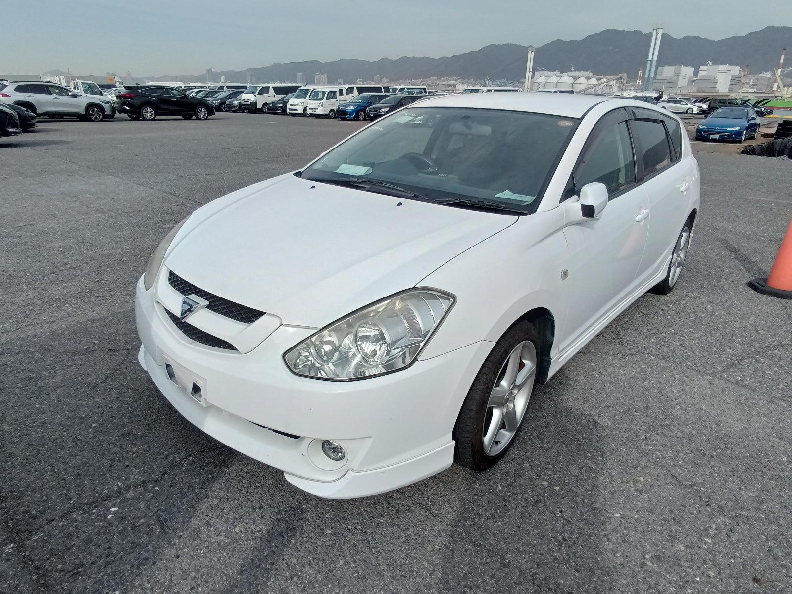TOYOTA CALDINA-Z T 2004 WHITE