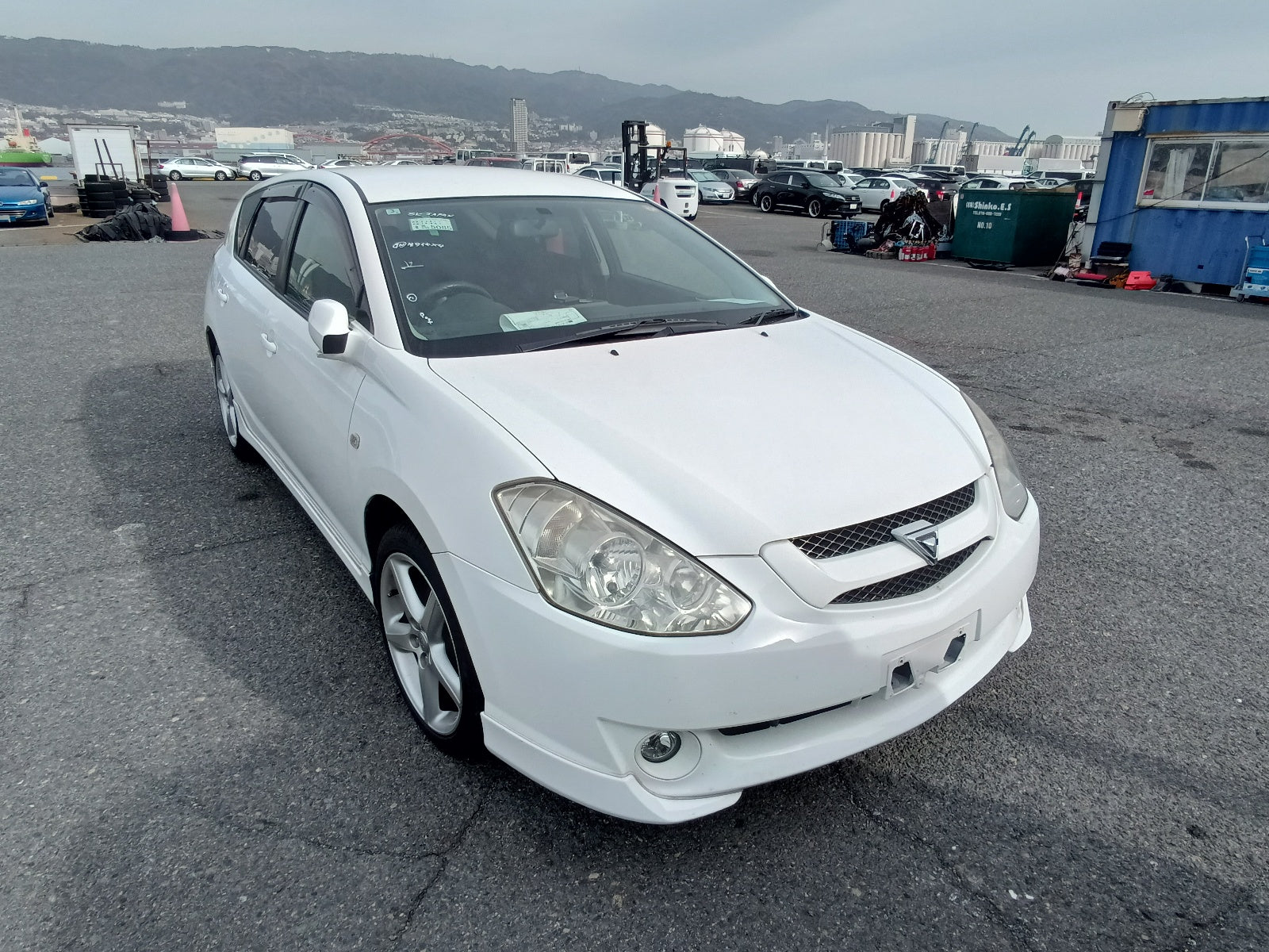 TOYOTA CALDINA-Z T 2004 WHITE