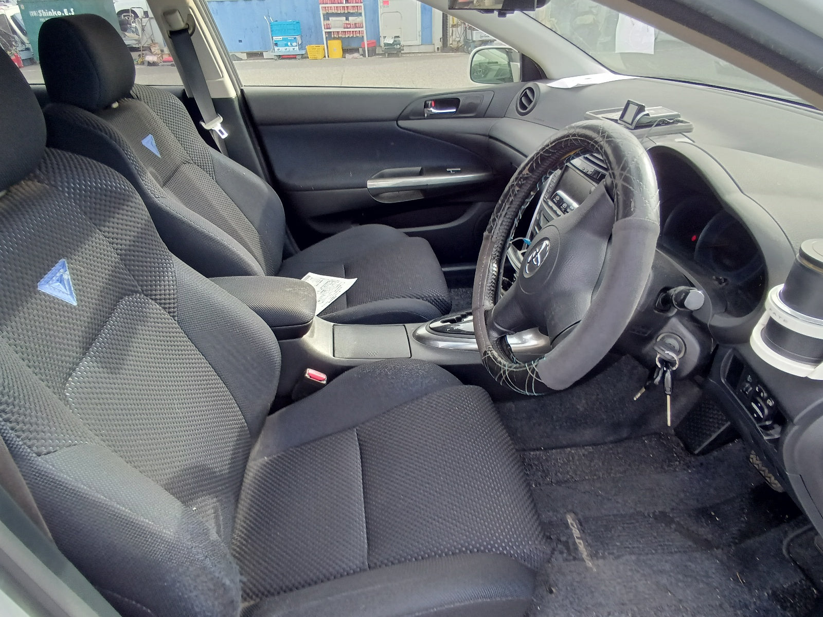 TOYOTA CALDINA-Z T 2004 WHITE