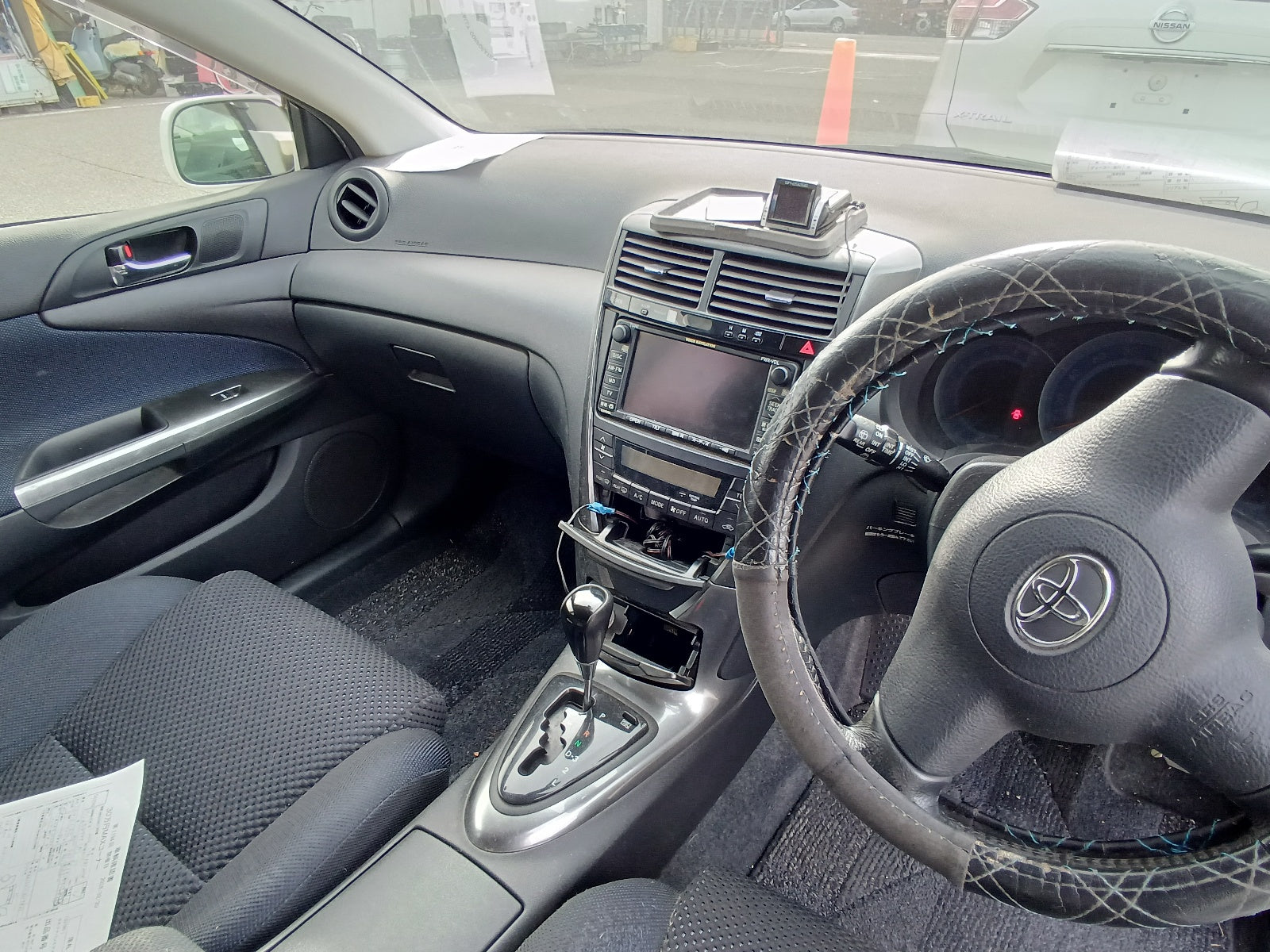 TOYOTA CALDINA-Z T 2004 WHITE