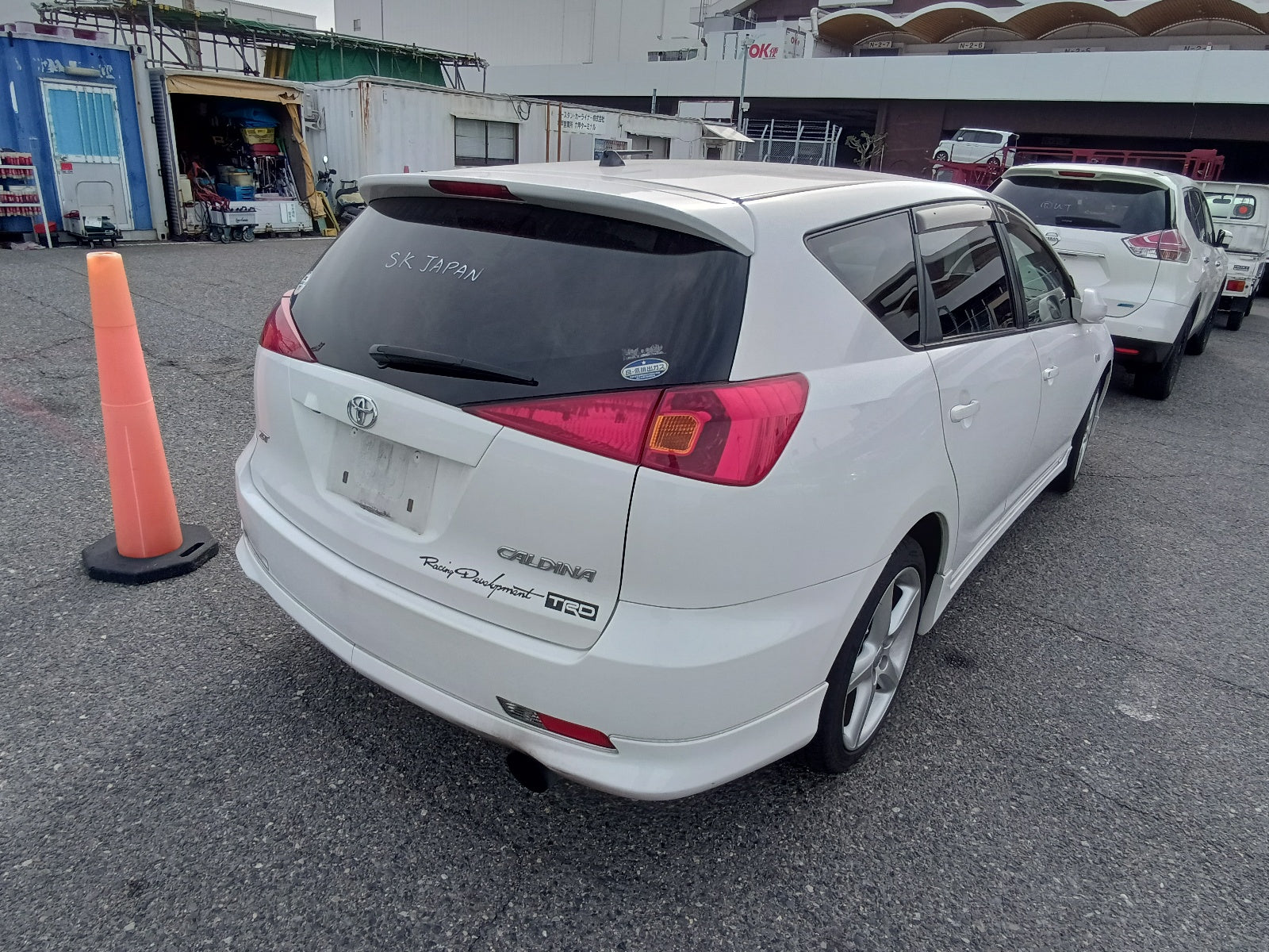 TOYOTA CALDINA-Z T 2004 WHITE