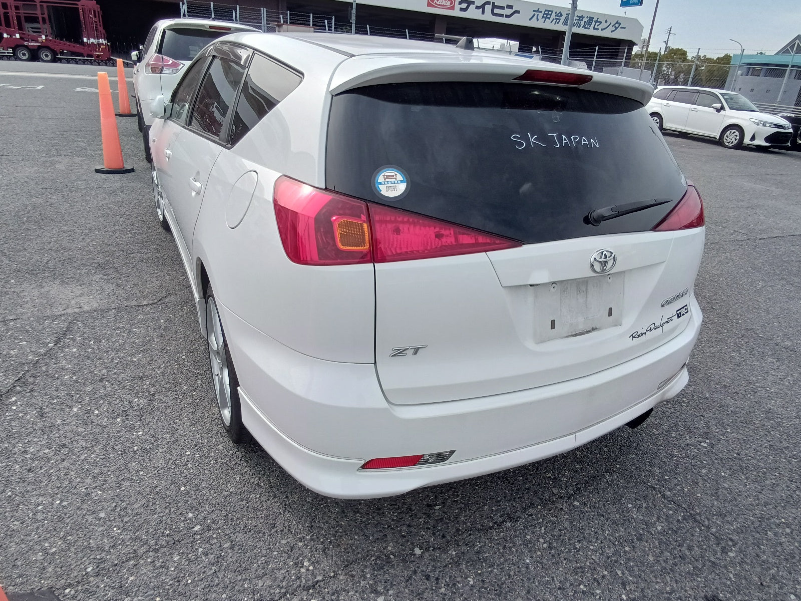 TOYOTA CALDINA-Z T 2004 WHITE