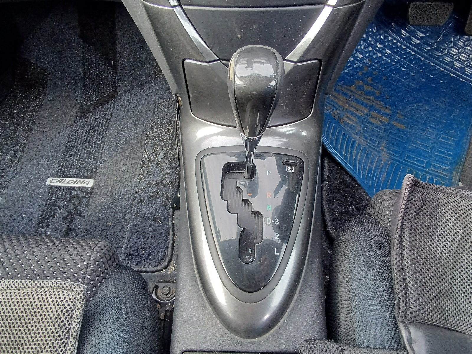 TOYOTA CALDINA-2007 SILVER