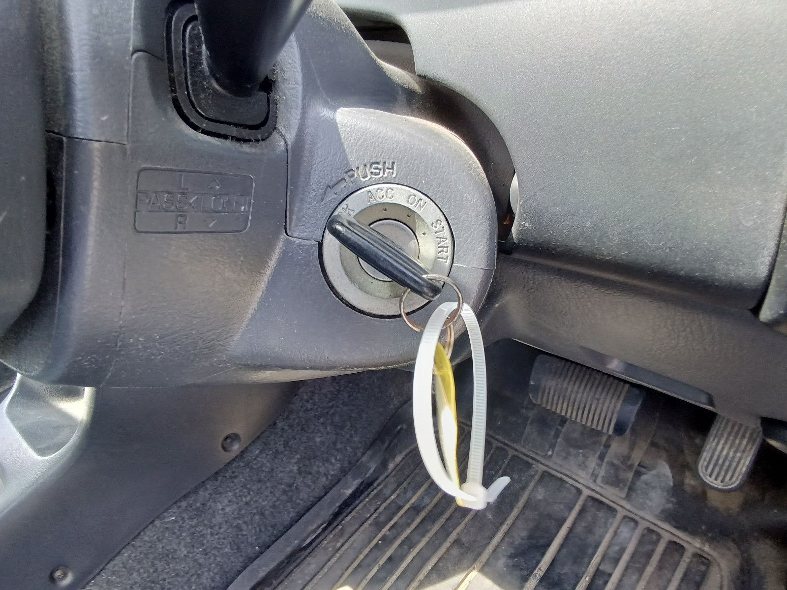 TOYOTA CALDINA VAN 2000 WHITE