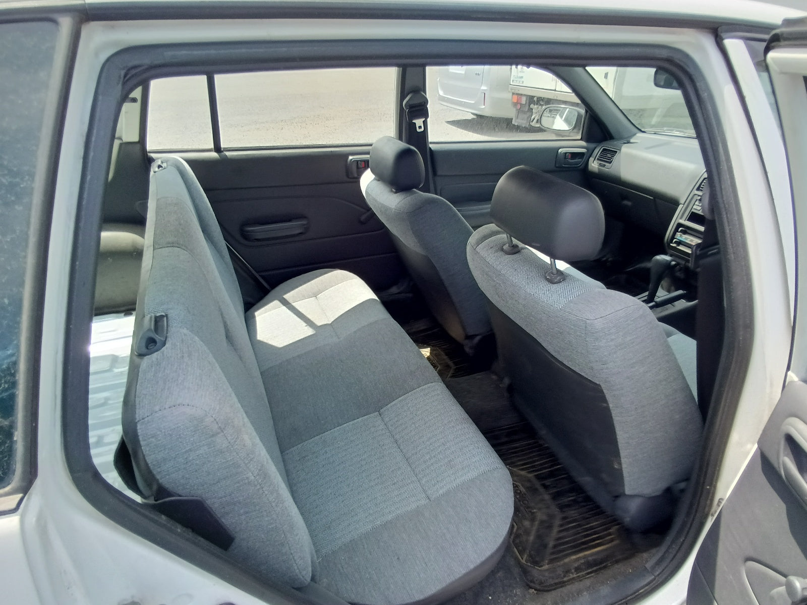 TOYOTA CALDINA VAN 2000 WHITE