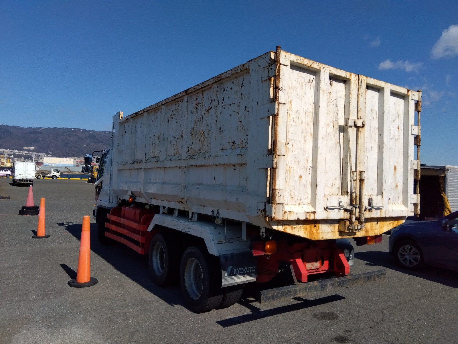 MITSUBISHI FUSO FIGHTER-DUMP TRUCK-2003 WHITE