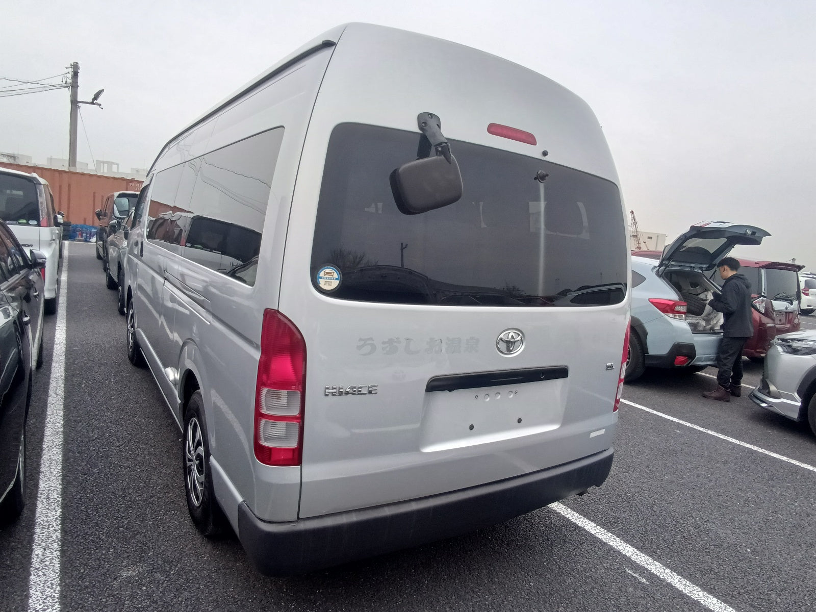 TOYOTA HIACE-15 SEATER 4WD-2006 SILVER