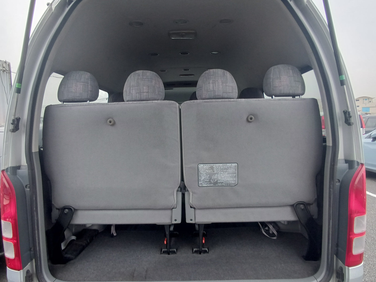 TOYOTA HIACE-15 SEATER 4WD-2006 SILVER
