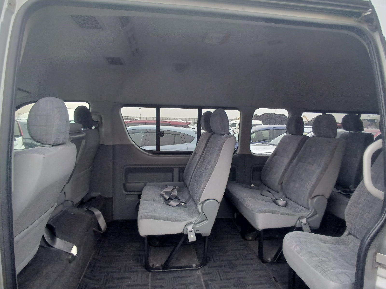 TOYOTA HIACE-15 SEATER 4WD-2006 SILVER
