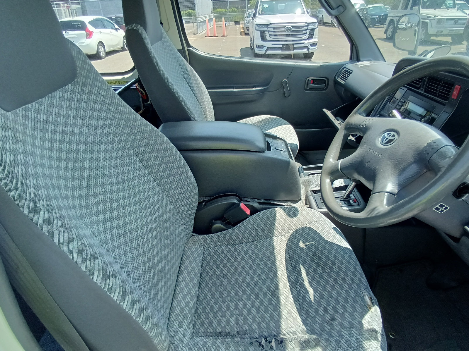 TOYOTA HIACE-DX - 2002