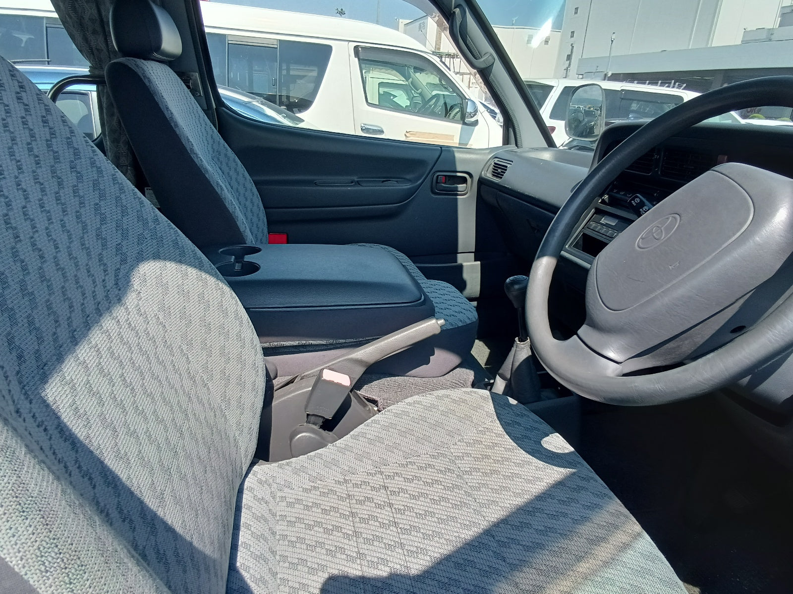 TOYOTA HIACE-SUPER GL LONG- 2002