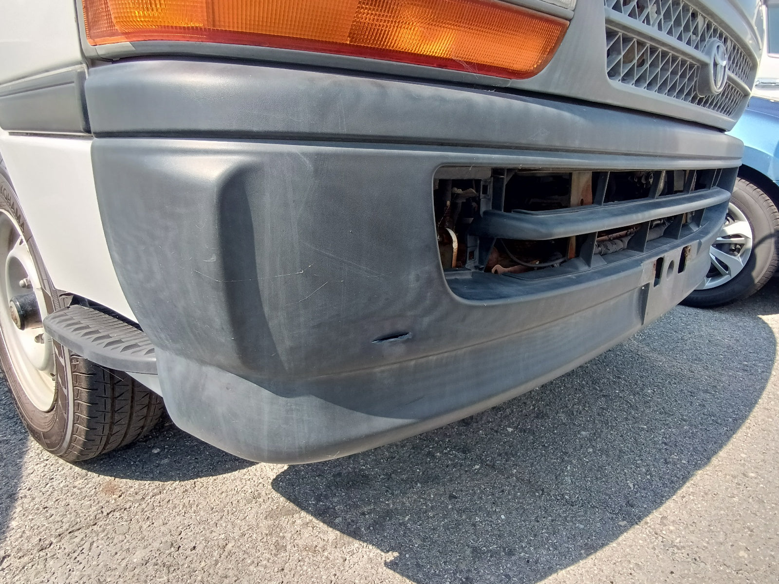 TOYOTA HIACE-SUPER GL LONG- 2002