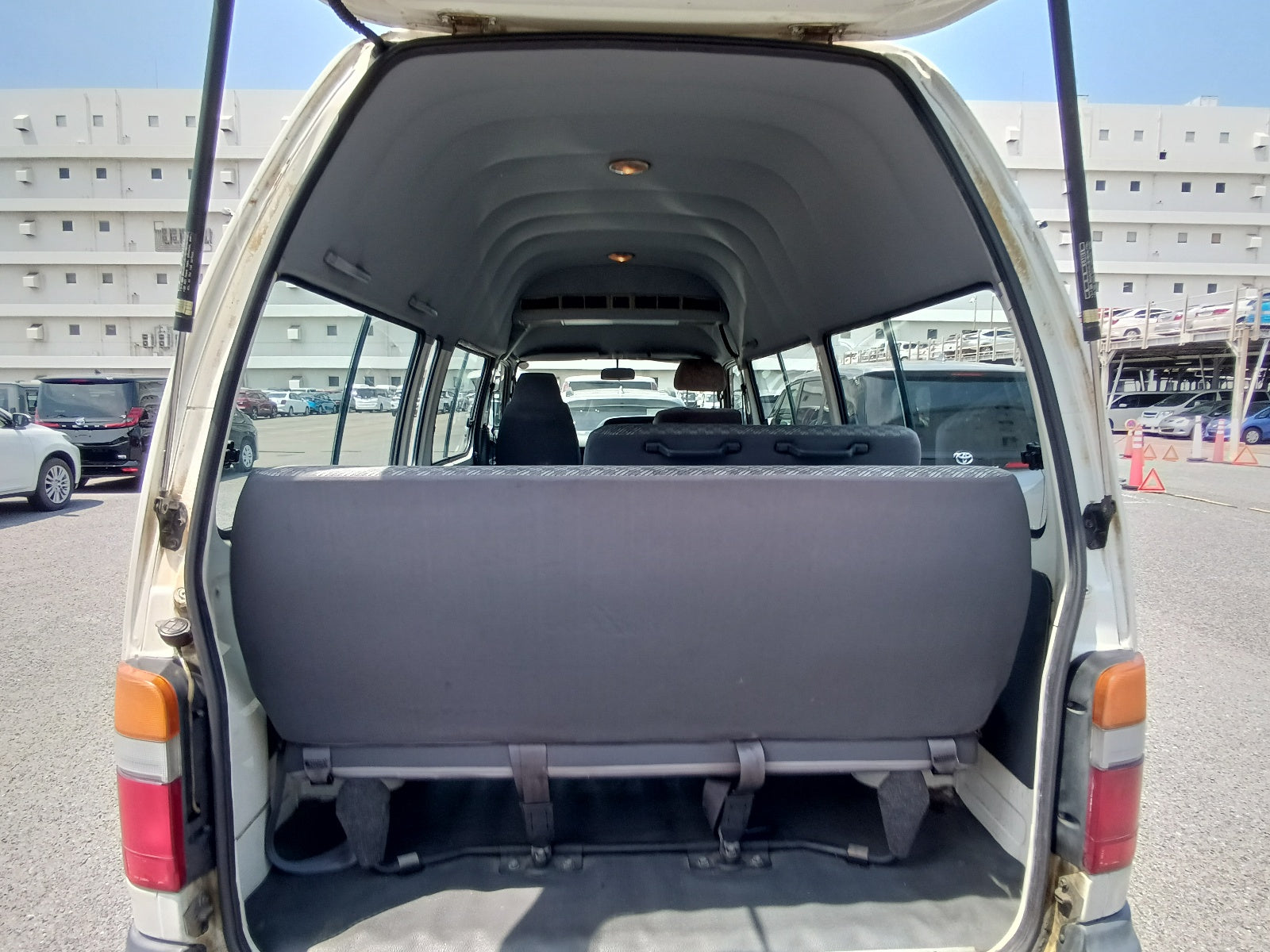 TOYOTA HIACE-SUPER DX LONG- 2004