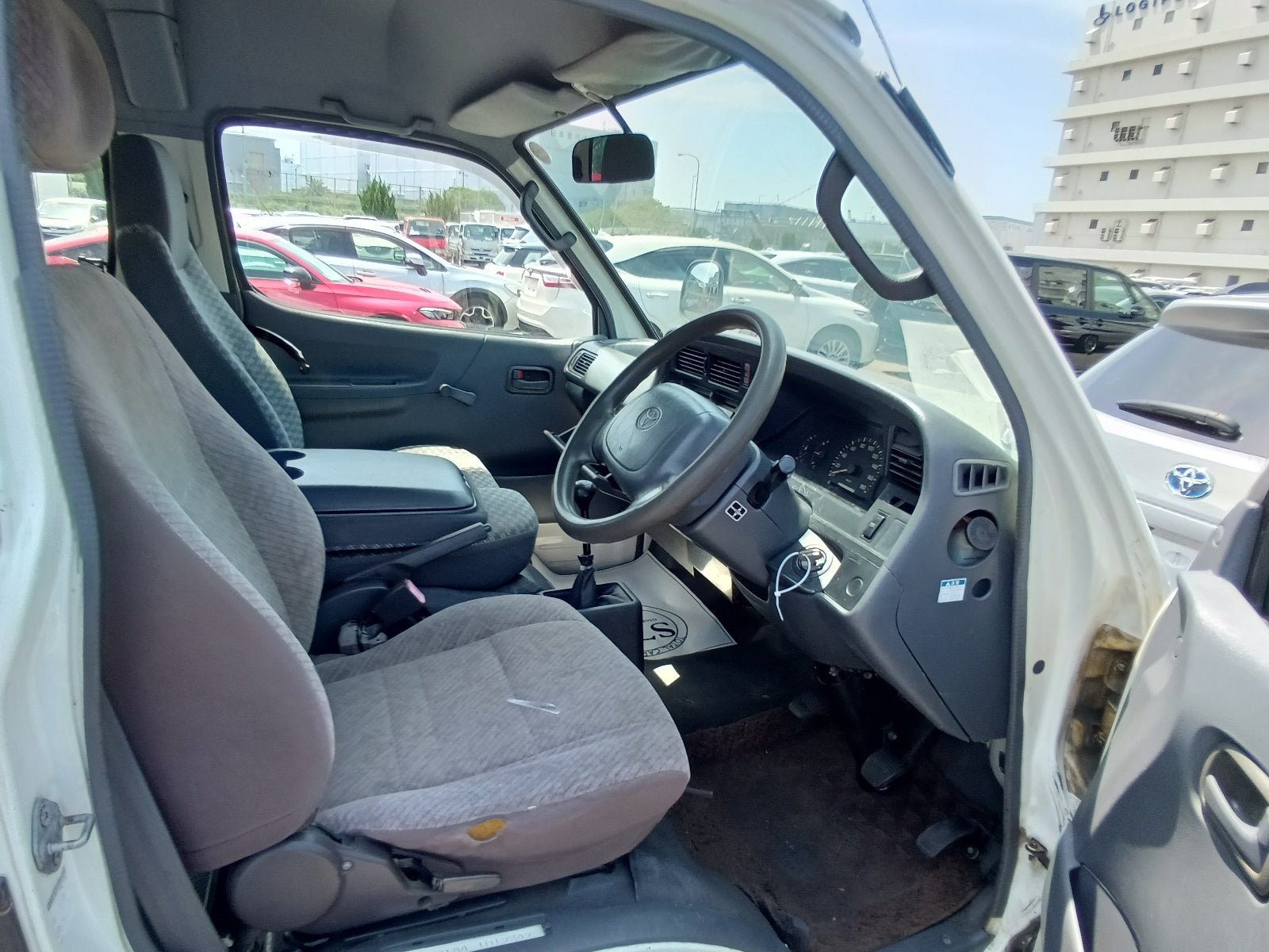 TOYOTA HIACE-SUPER DX LONG- 2004