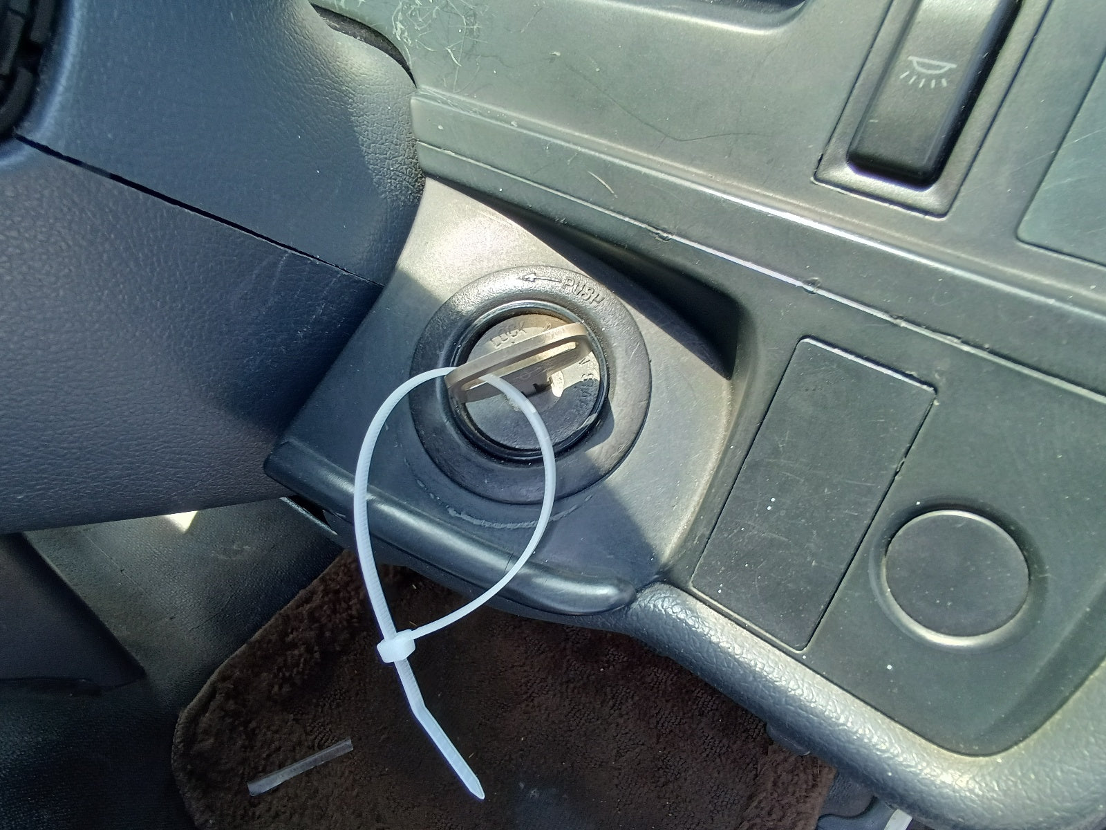 TOYOTA HIACE-SUPER DX LONG- 2004