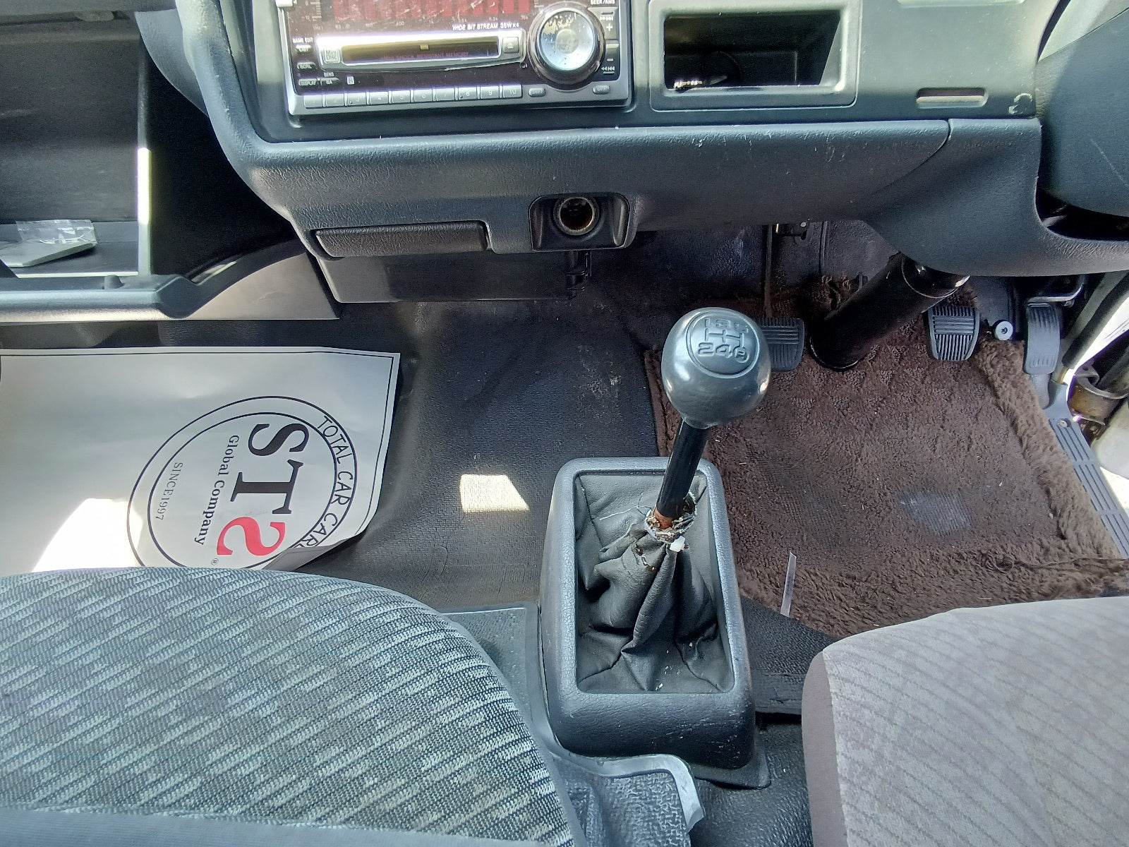 TOYOTA HIACE-SUPER DX LONG- 2004