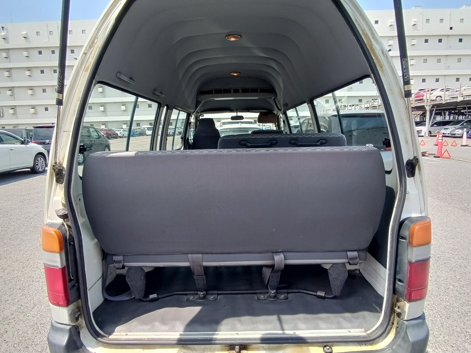 TOYOTA HIACE-SUPER DX LONG- 2004