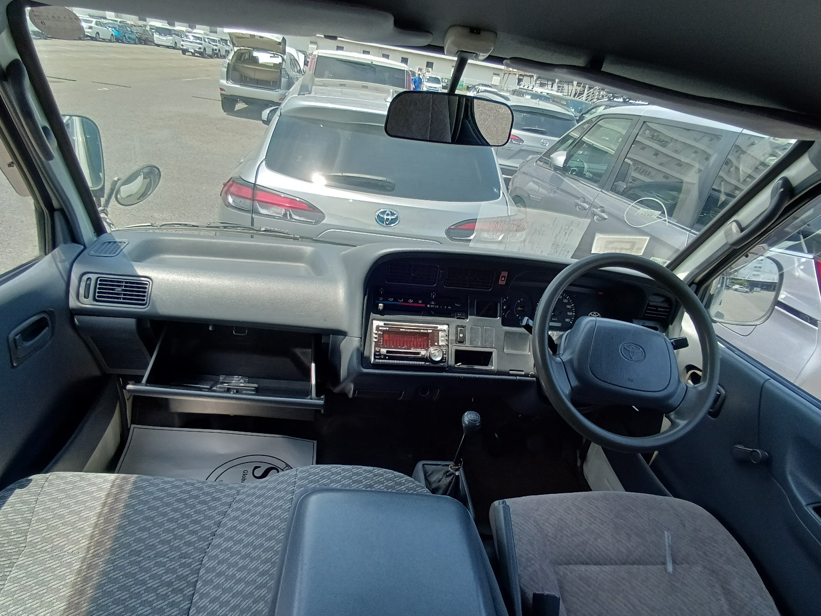 TOYOTA HIACE-SUPER DX LONG- 2004