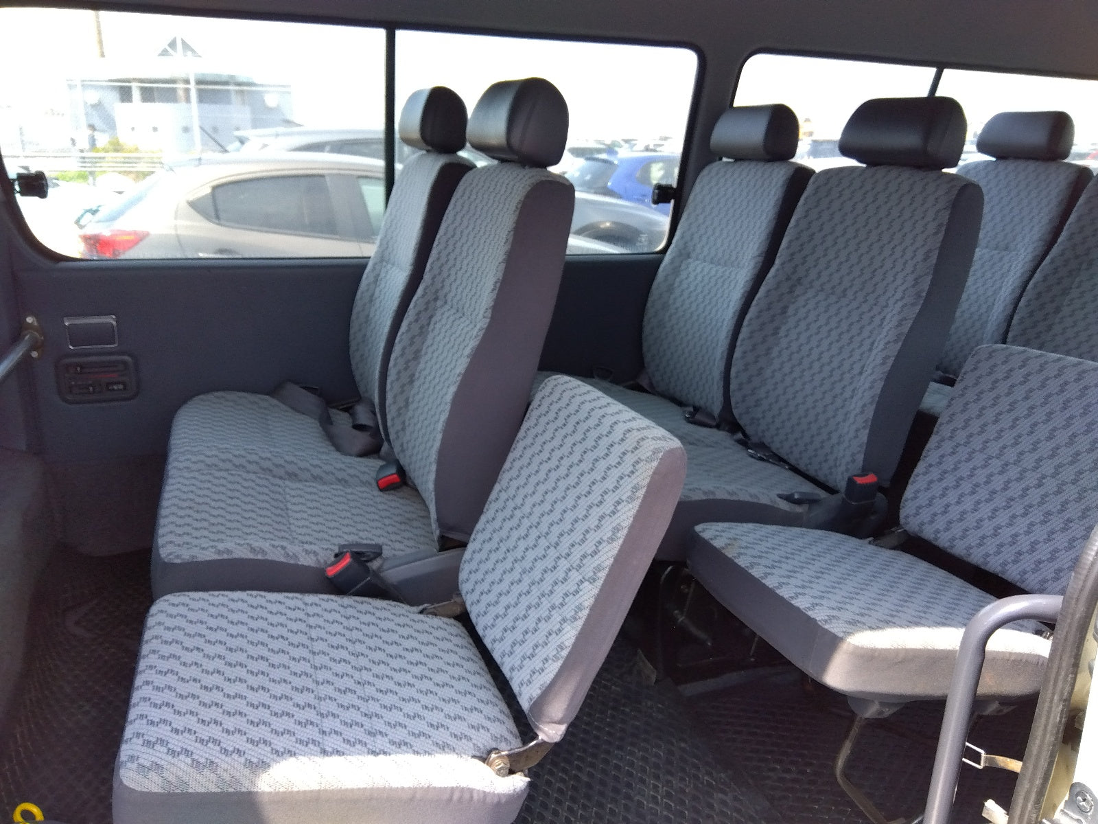 TOYOTA HIACE-SUPER LONG GL 4WD- 2002