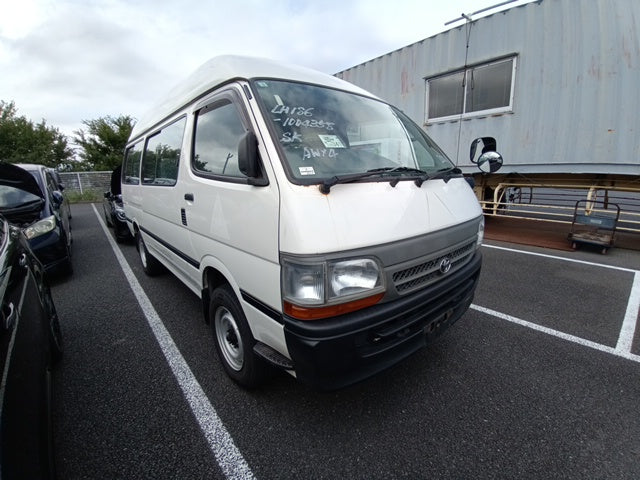 TOYOTA HIACE 2004 WHITE