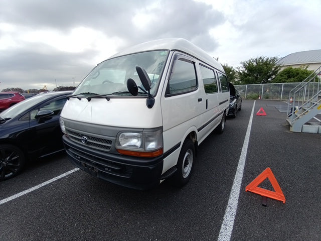 TOYOTA HIACE 2004 WHITE