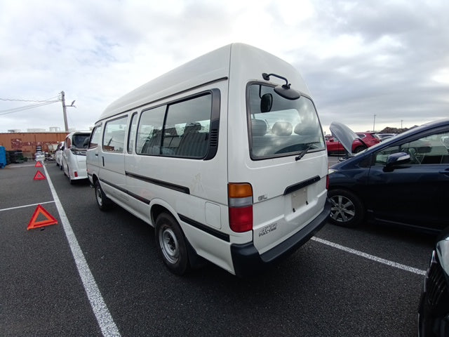 TOYOTA HIACE 2004 WHITE
