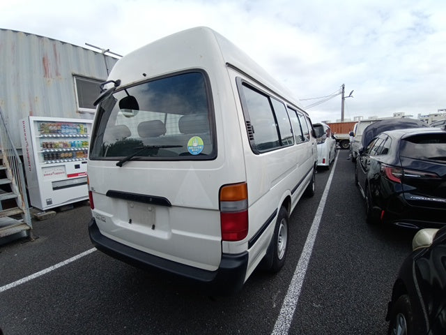 TOYOTA HIACE 2004 WHITE