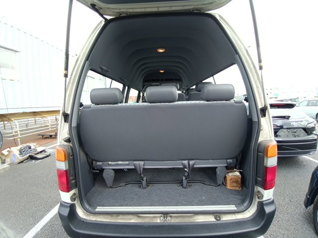 TOYOTA HIACE 2004 WHITE