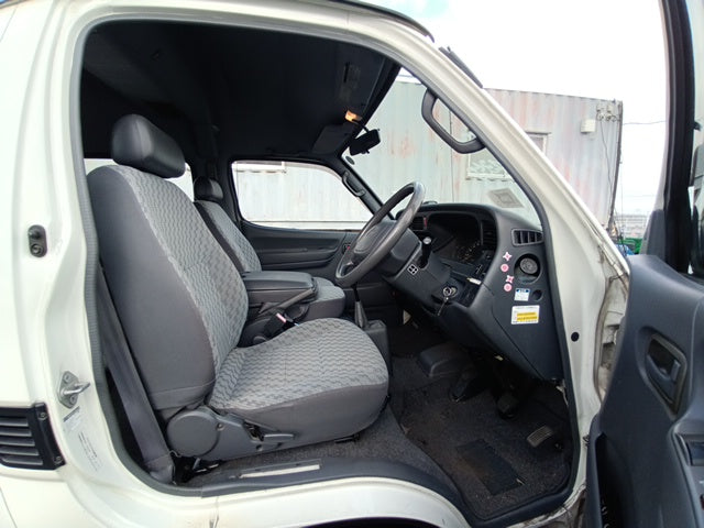 TOYOTA HIACE 2004 WHITE