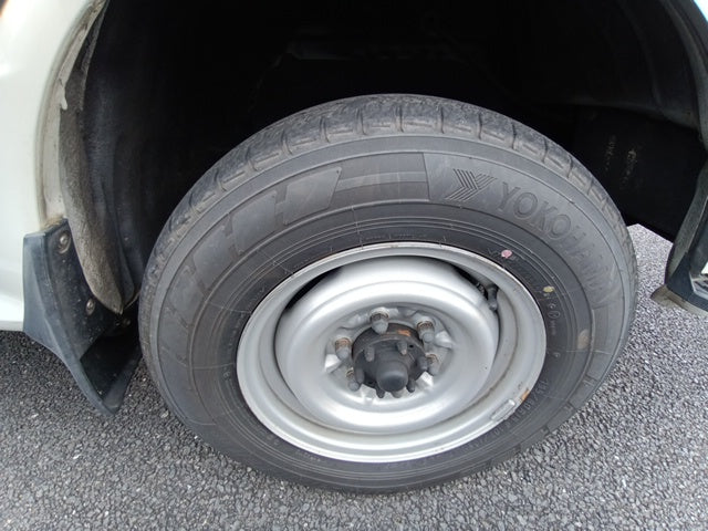 TOYOTA HIACE 2004 WHITE