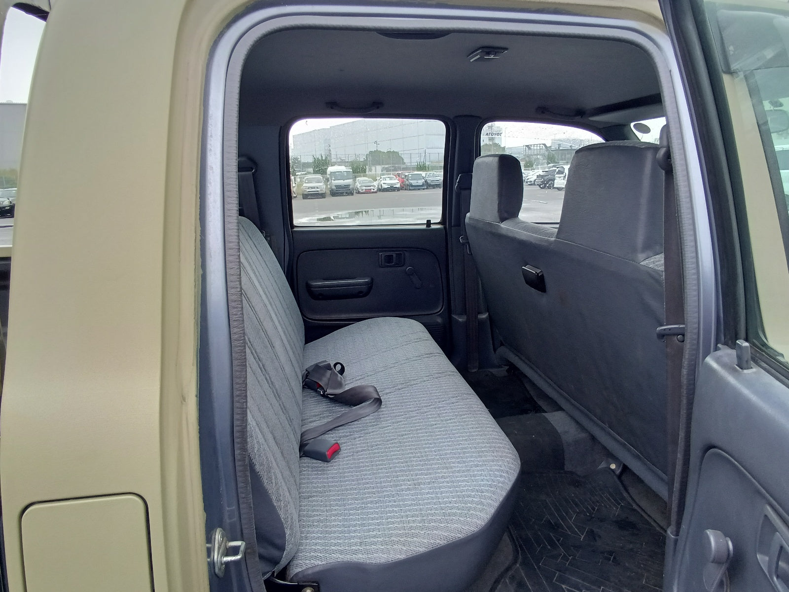 TOYOTA HILUX-2000-DOUBLE CAB BEIGE