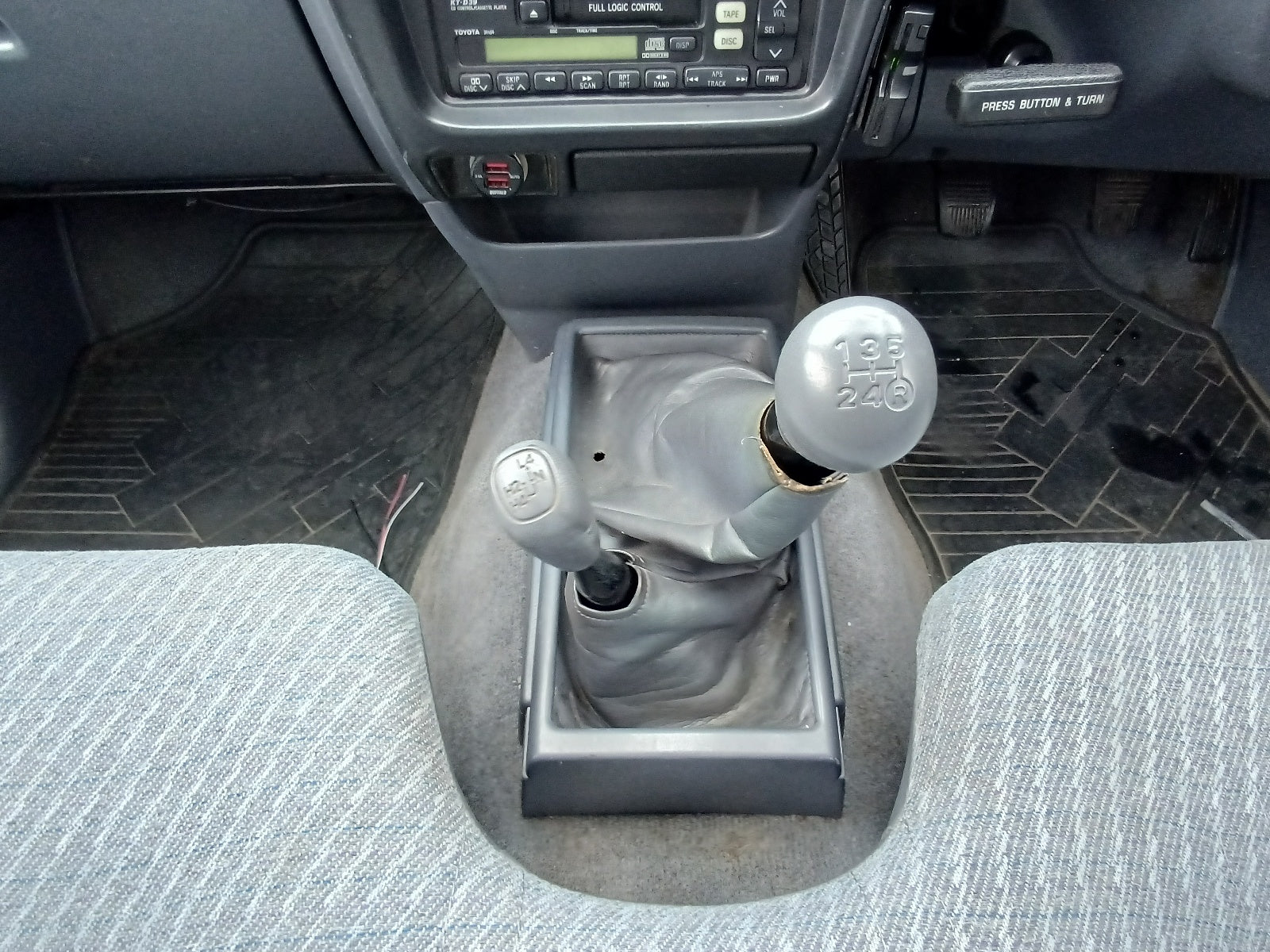 TOYOTA HILUX-2000-DOUBLE CAB BEIGE