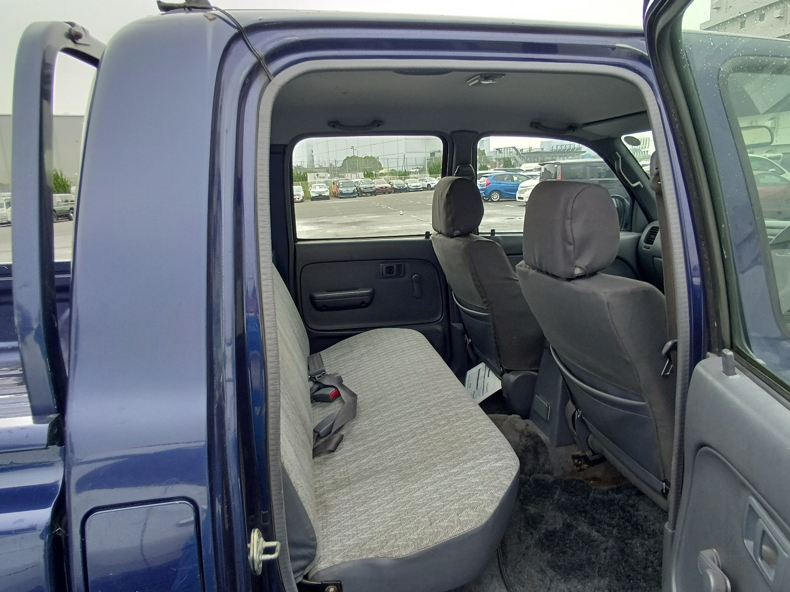 TOYOTA HILUX 2004 NAVY BLUE