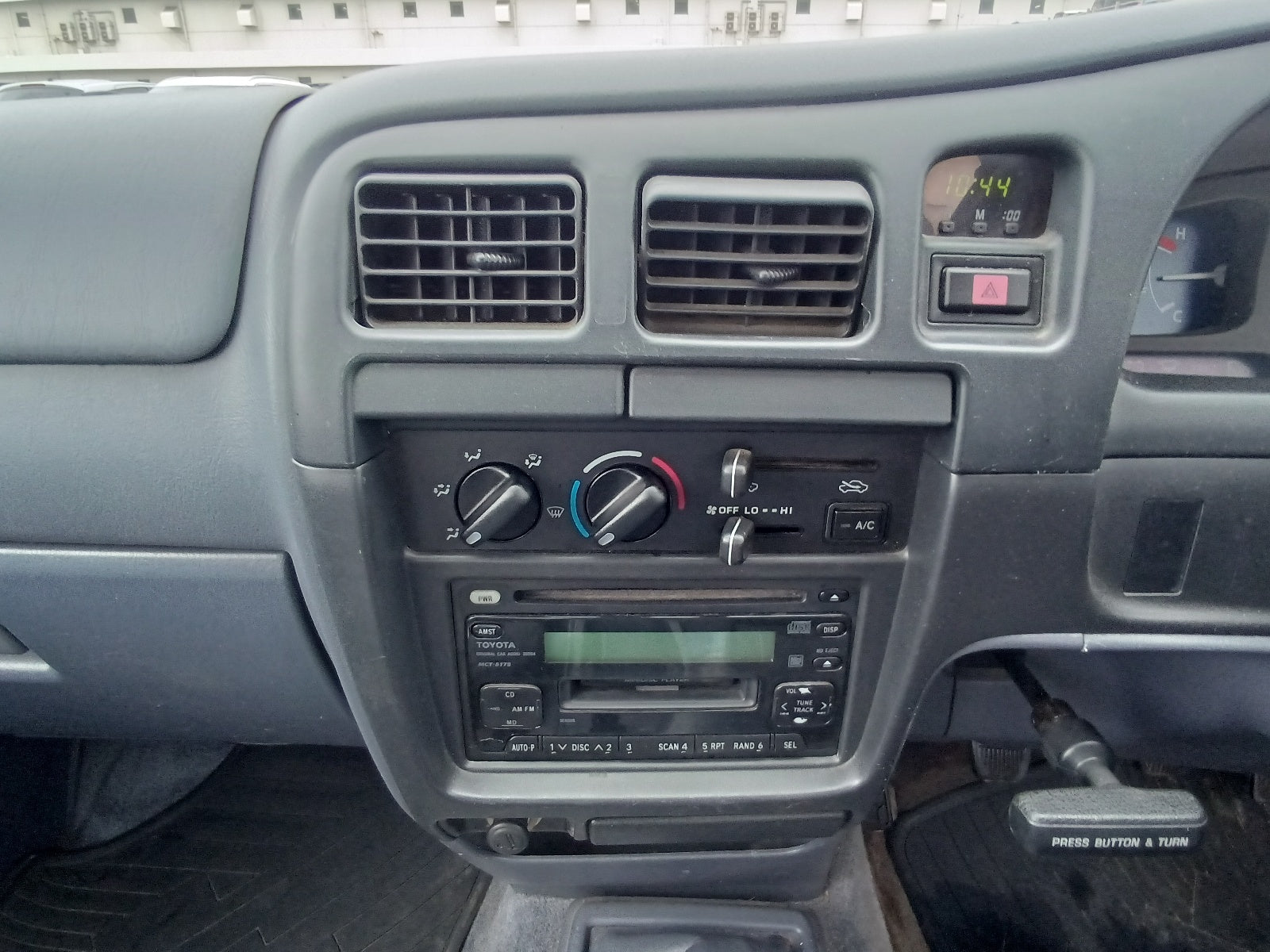 TOYOTA HILUX 2004 NAVY BLUE