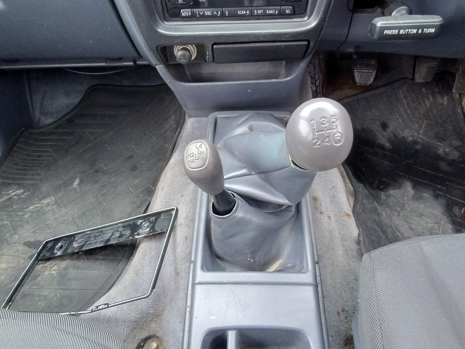 TOYOTA HILUX 2004 NAVY BLUE