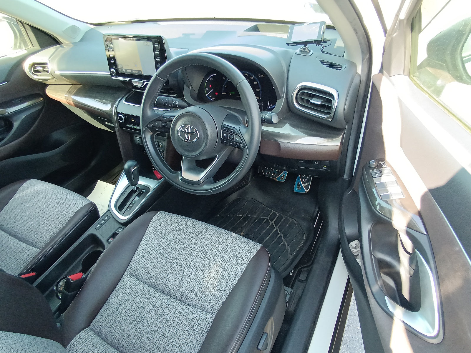 TOYOTA YARIS CROSS HYBRID 2021 Z PEARL WHITE
