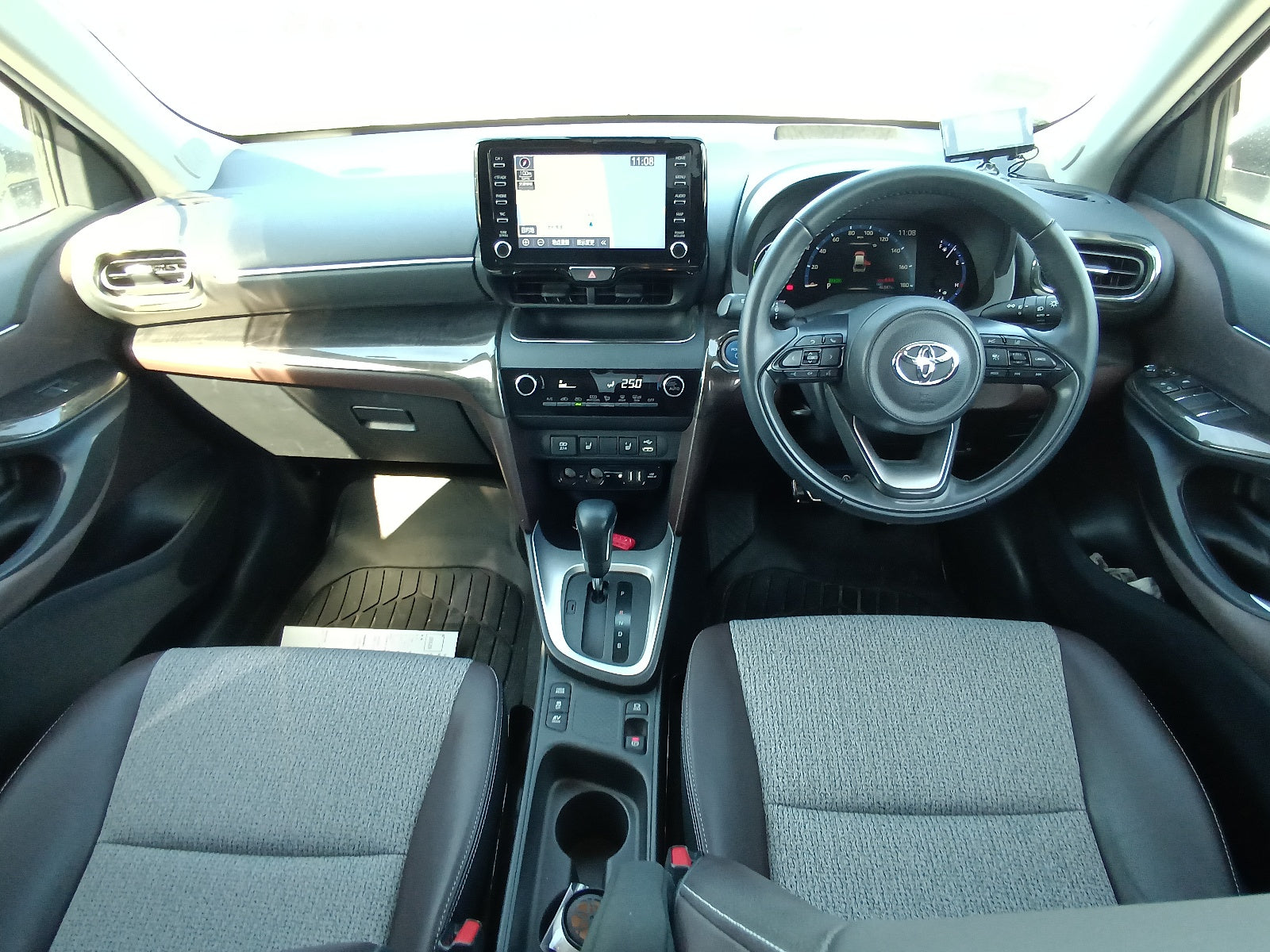 TOYOTA YARIS CROSS HYBRID 2021 Z PEARL WHITE