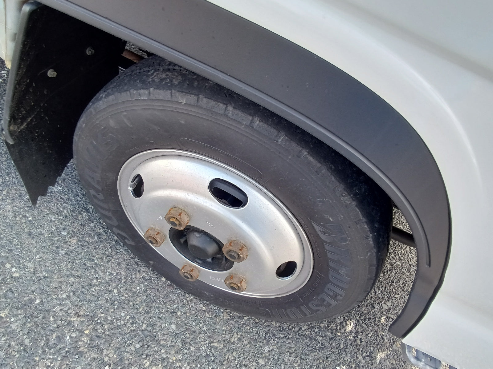 ISUZU ELF-Truck-2000