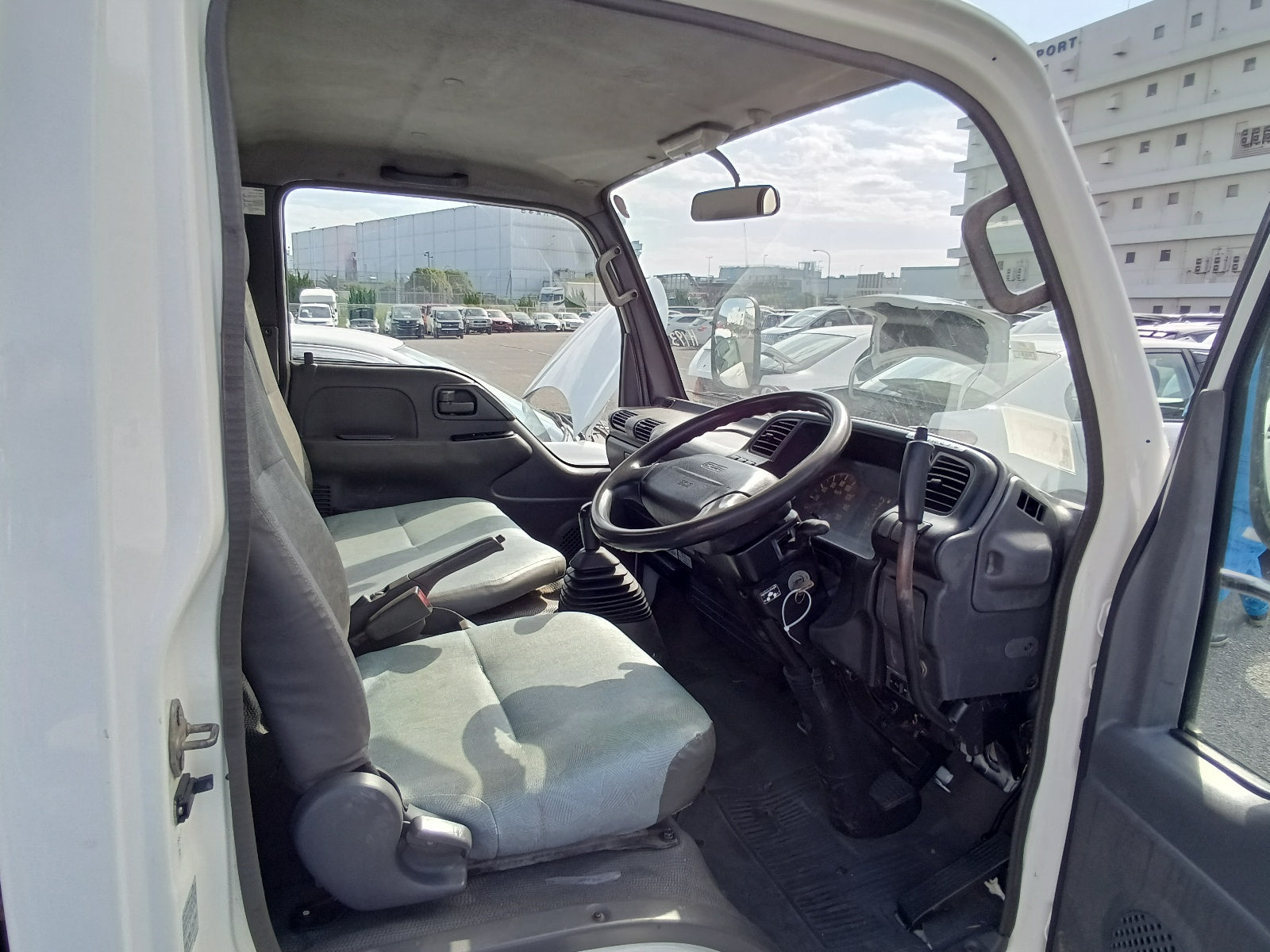 ISUZU ELF-Truck-2000