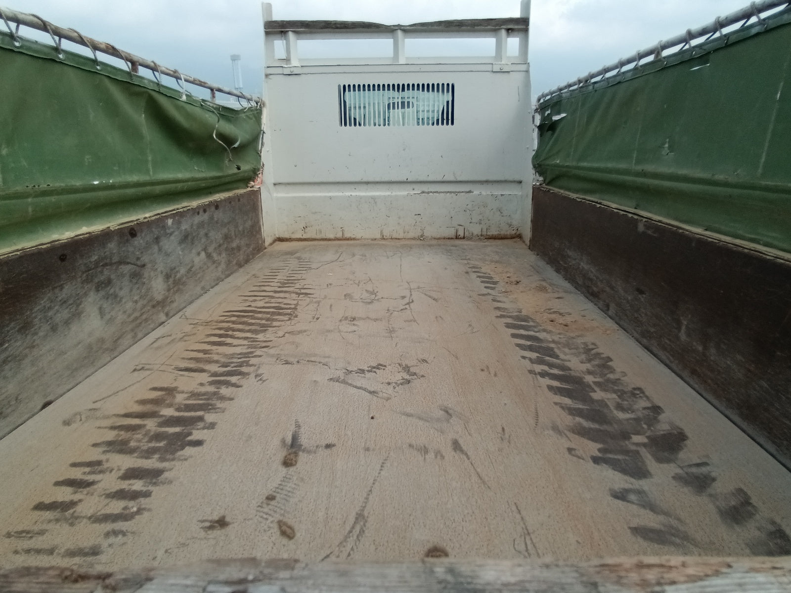 ISUZU ELF-Truck-2004