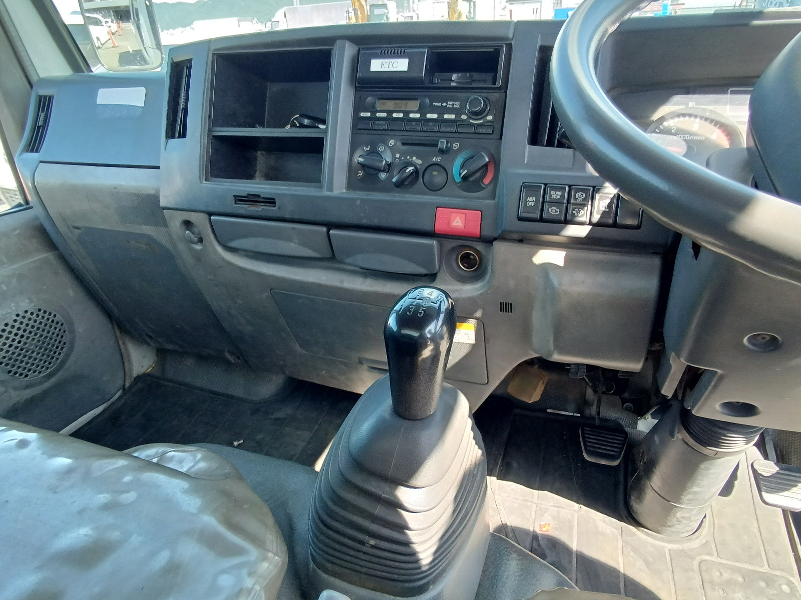 ISUZU ELF 2007 white