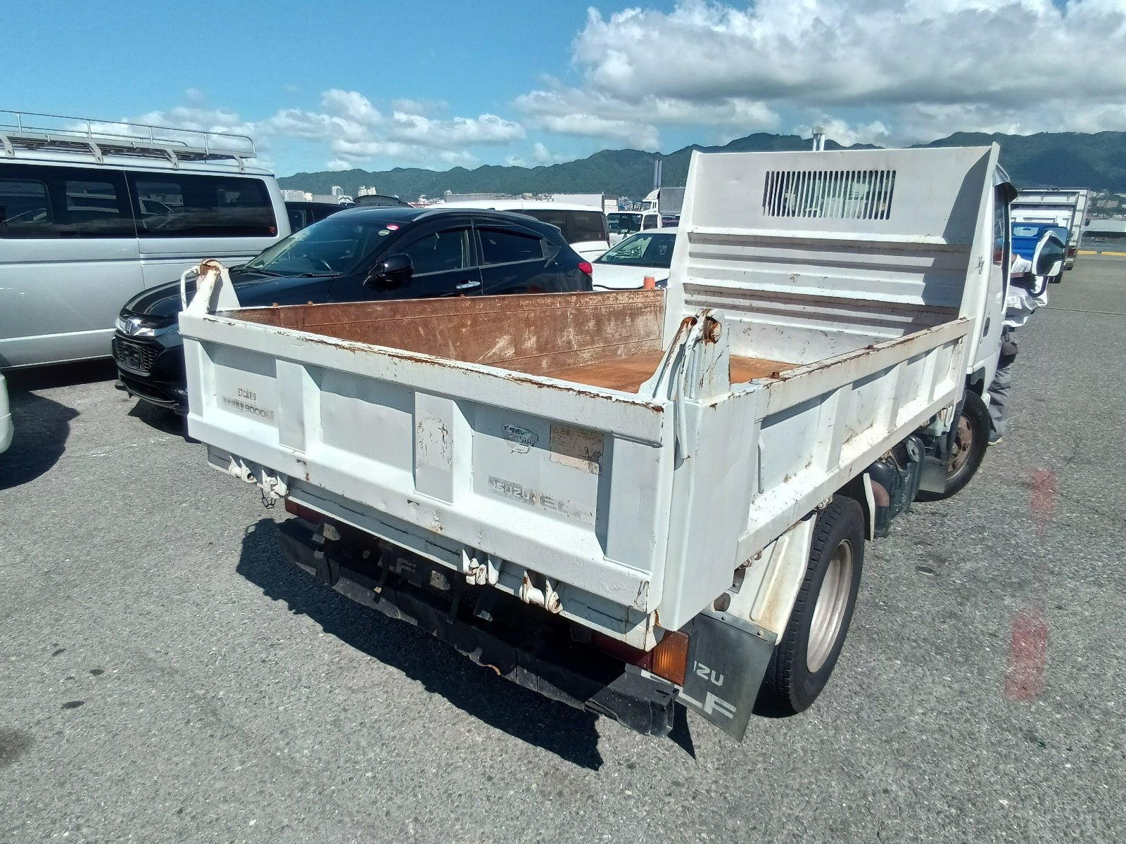 ISUZU ELF 2007 white