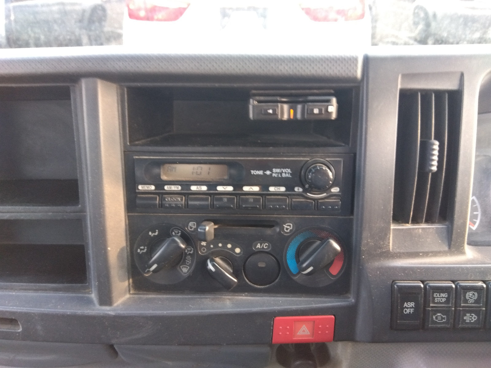 ISUZU ELF- 2D Truck-2014