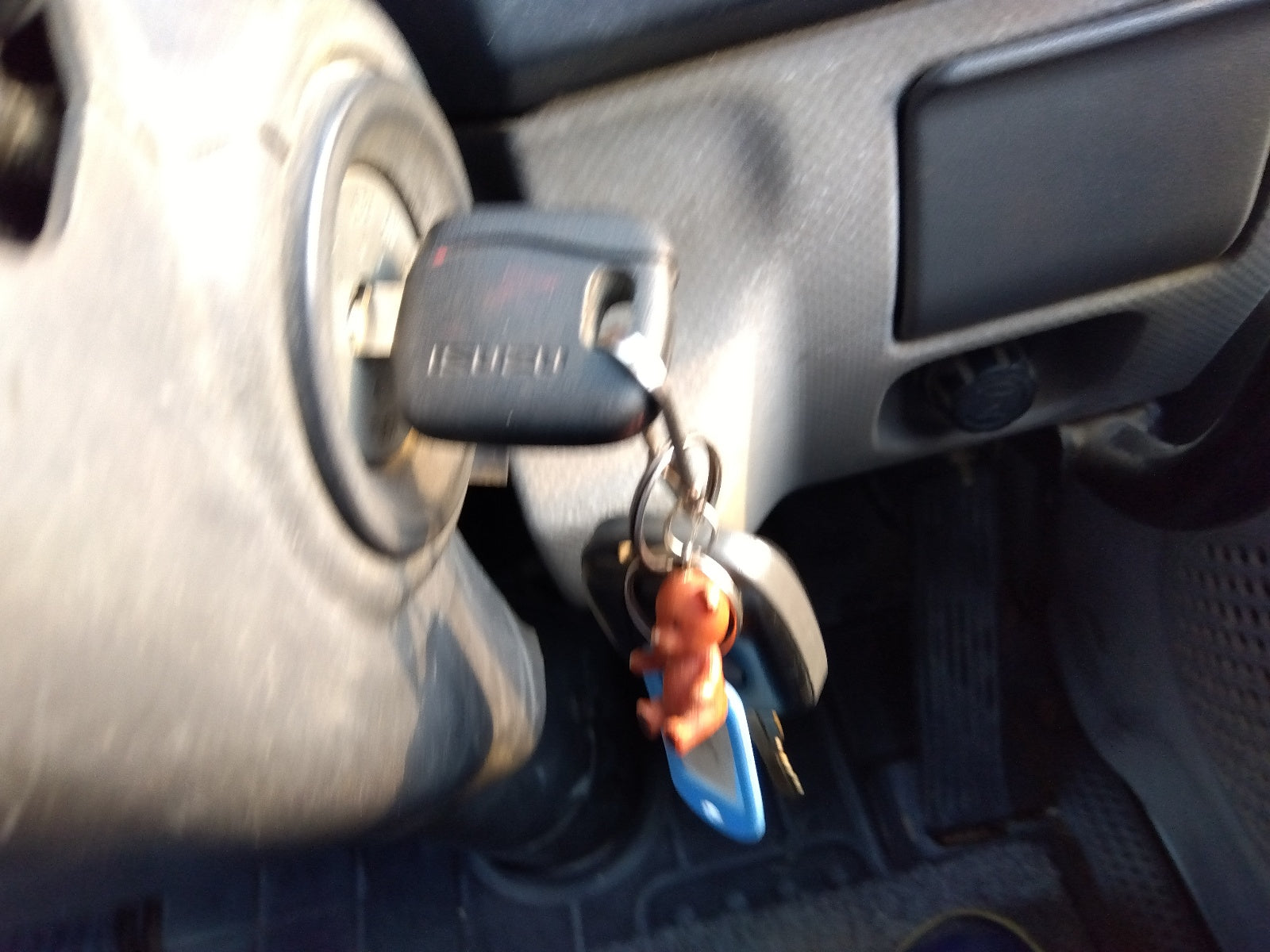 ISUZU ELF- 2D Truck-2014