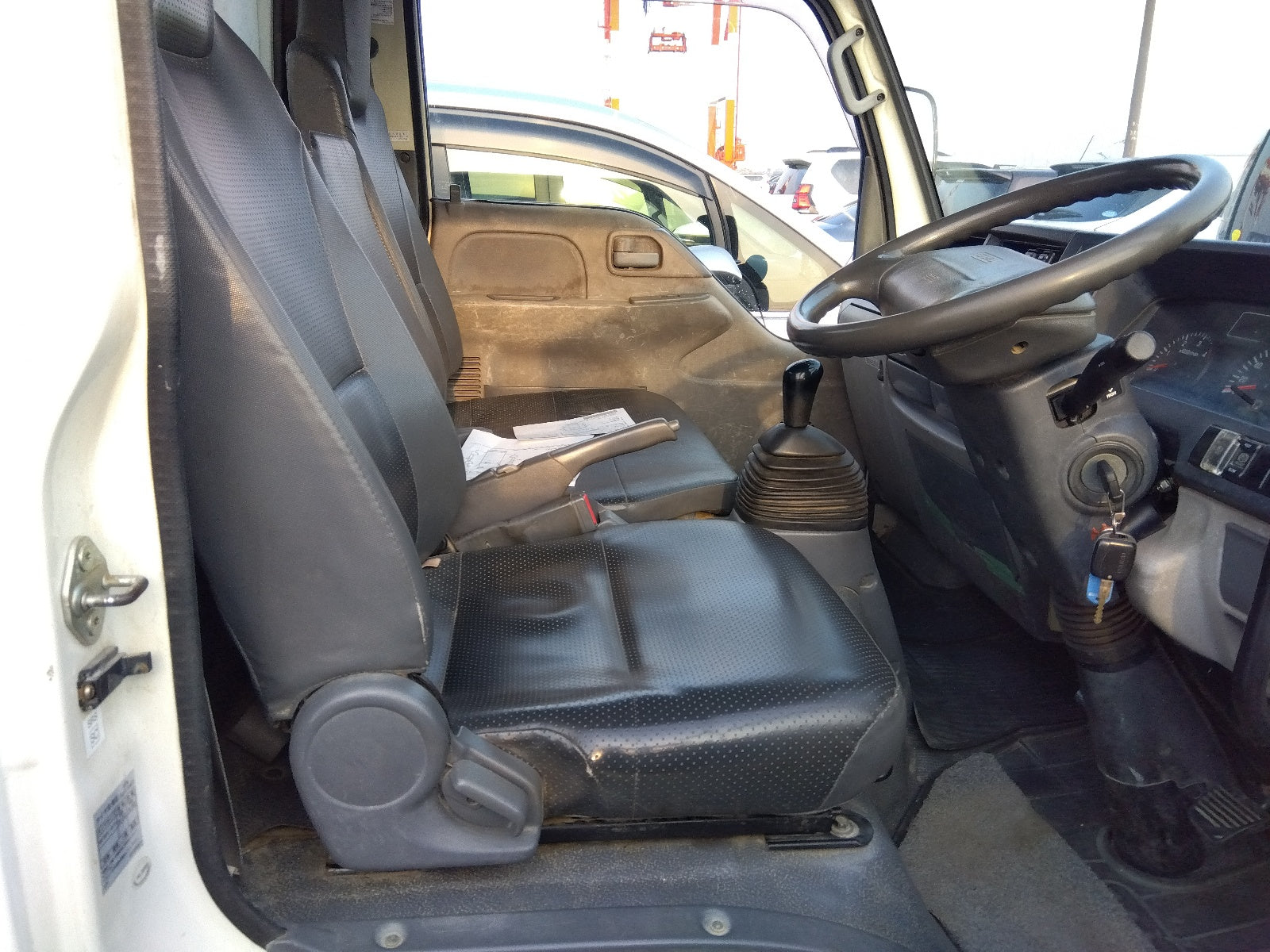 ISUZU ELF- 2D Truck-2014